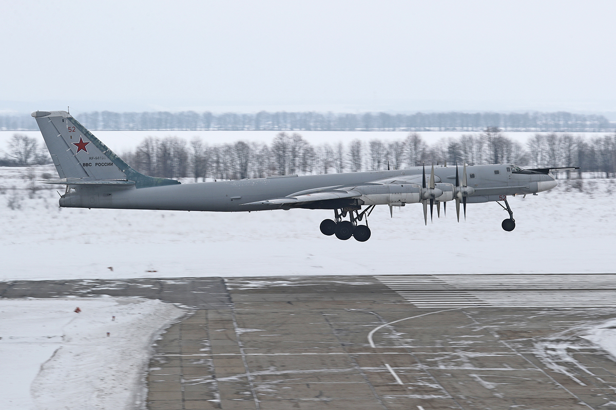 Модернизированный бомбардировщик Ту-95МСМ установил рекорд полета