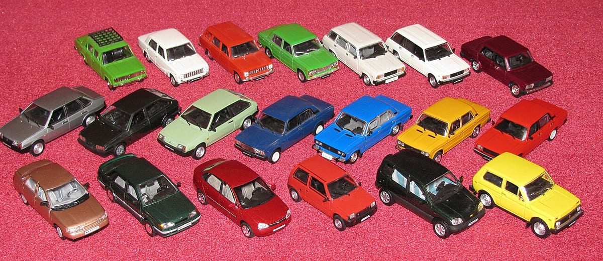 Модели автомобилей ВАЗ разных лет в масштабе 1:43